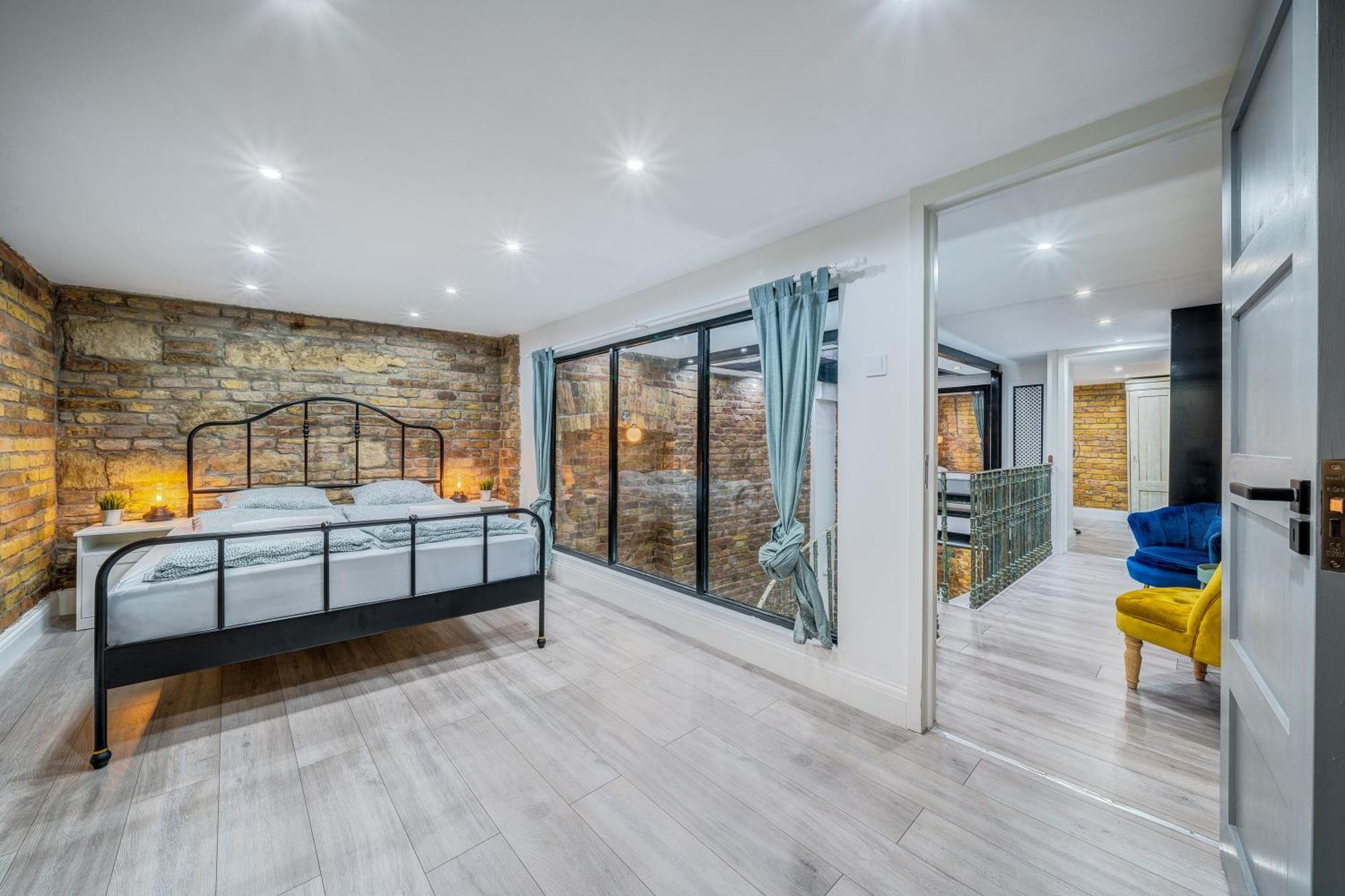 City Center Loft Haven: Modern Elegance Budapest Bagian luar foto