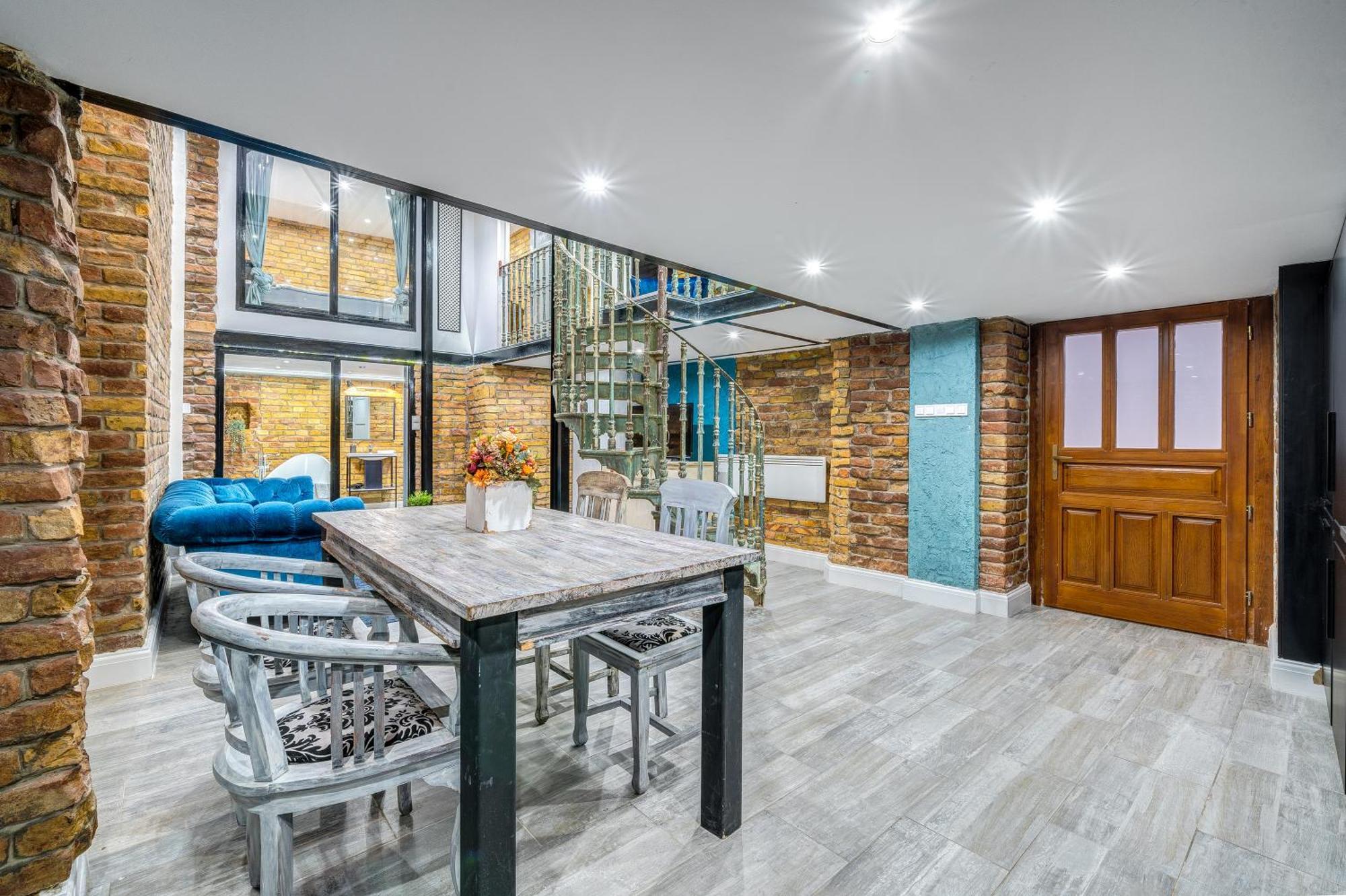 City Center Loft Haven: Modern Elegance Budapest Bagian luar foto