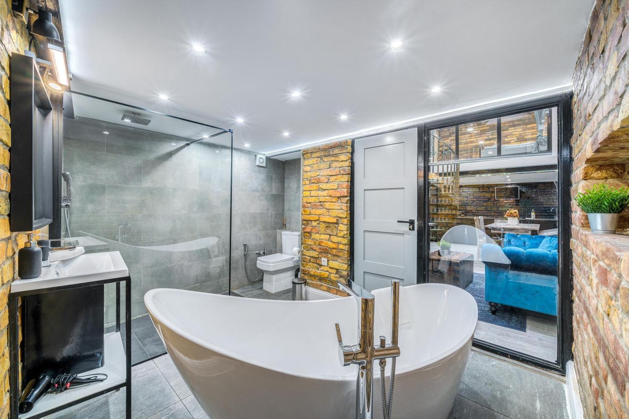 City Center Loft Haven: Modern Elegance Budapest Bagian luar foto