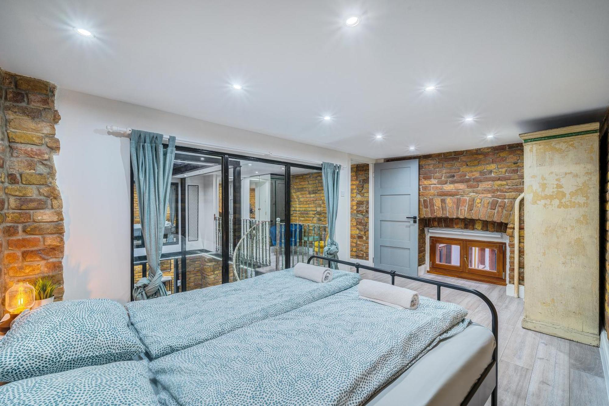 City Center Loft Haven: Modern Elegance Budapest Bagian luar foto