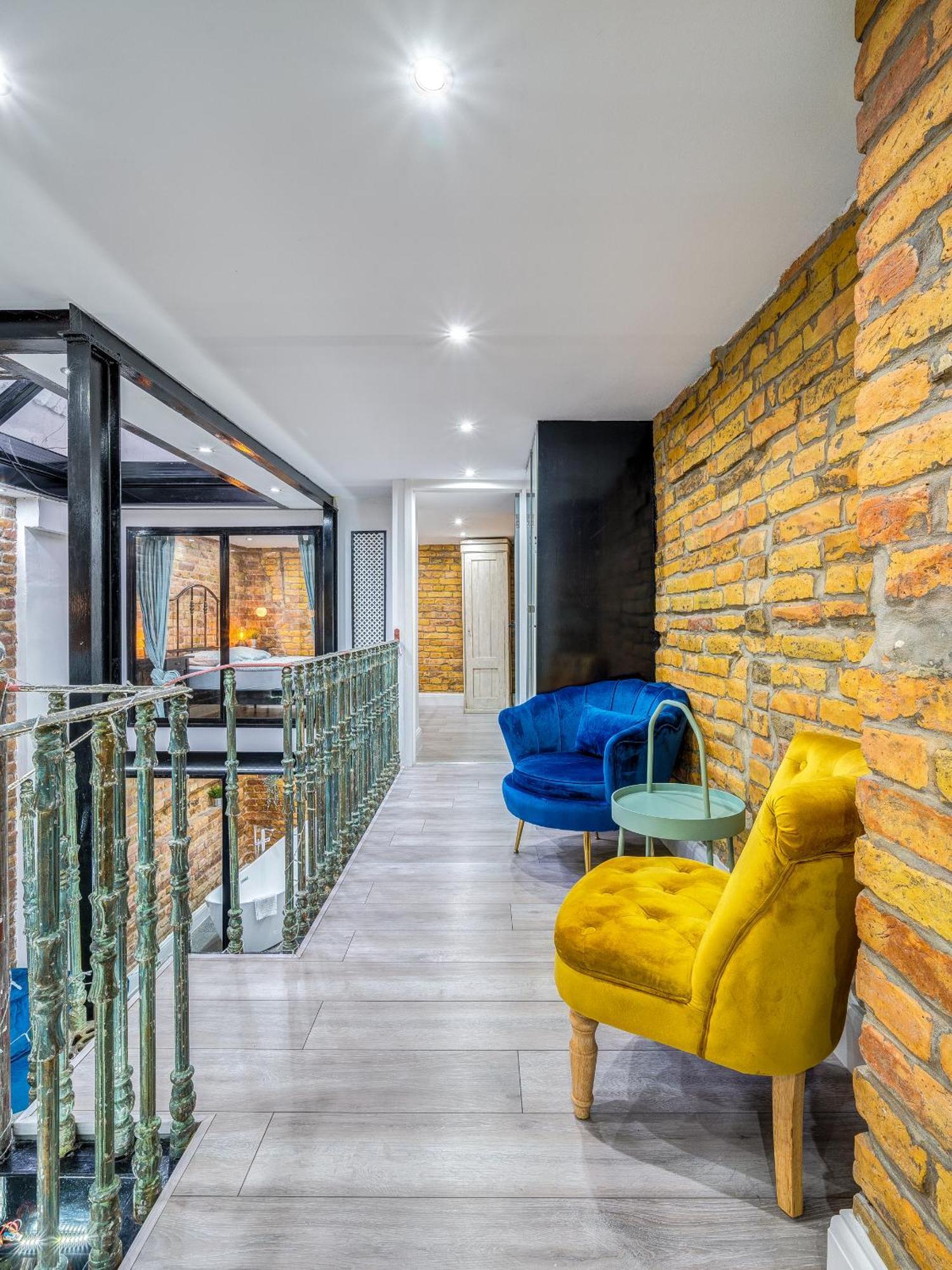 City Center Loft Haven: Modern Elegance Budapest Bagian luar foto