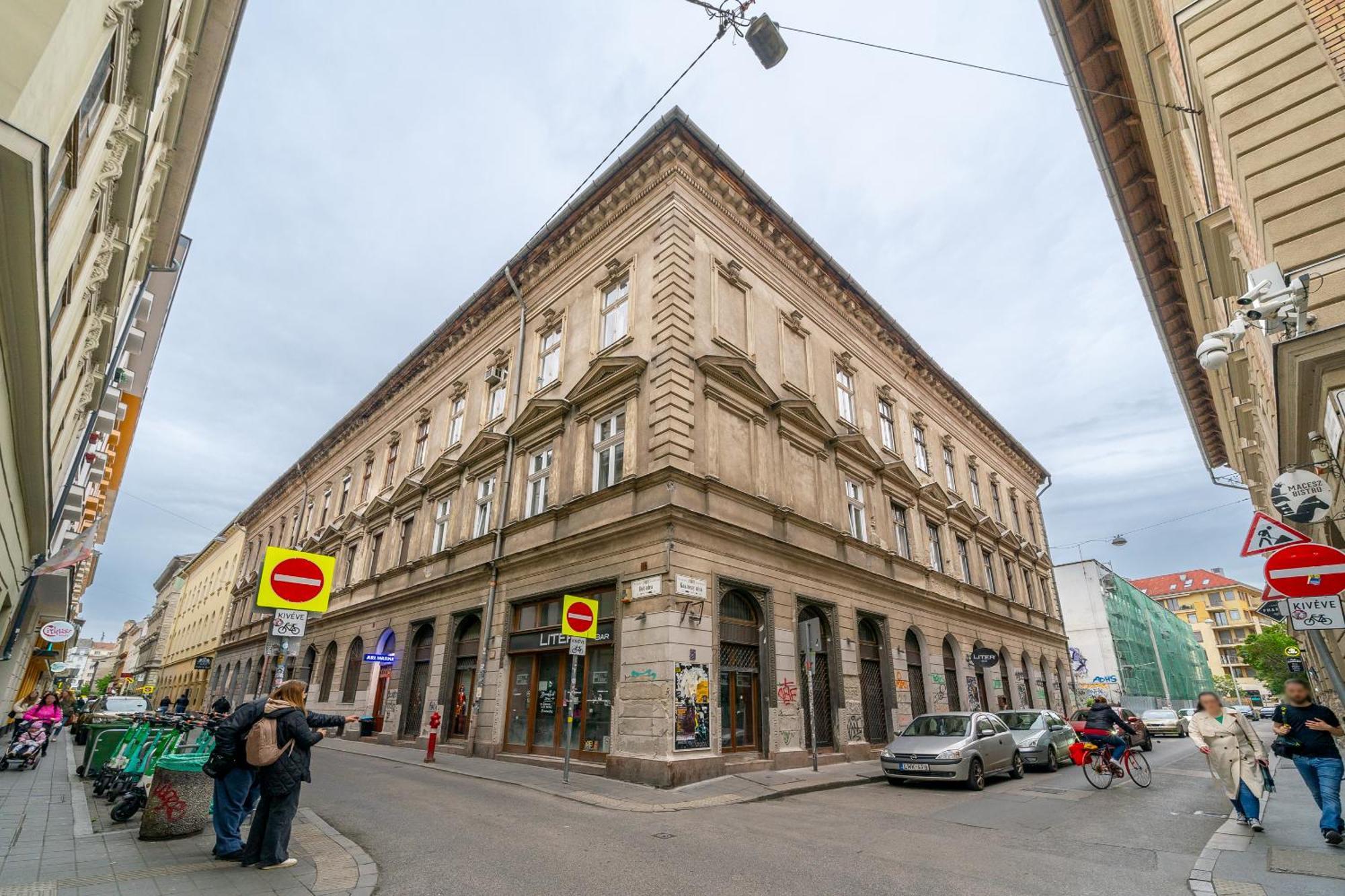 City Center Loft Haven: Modern Elegance Budapest Bagian luar foto