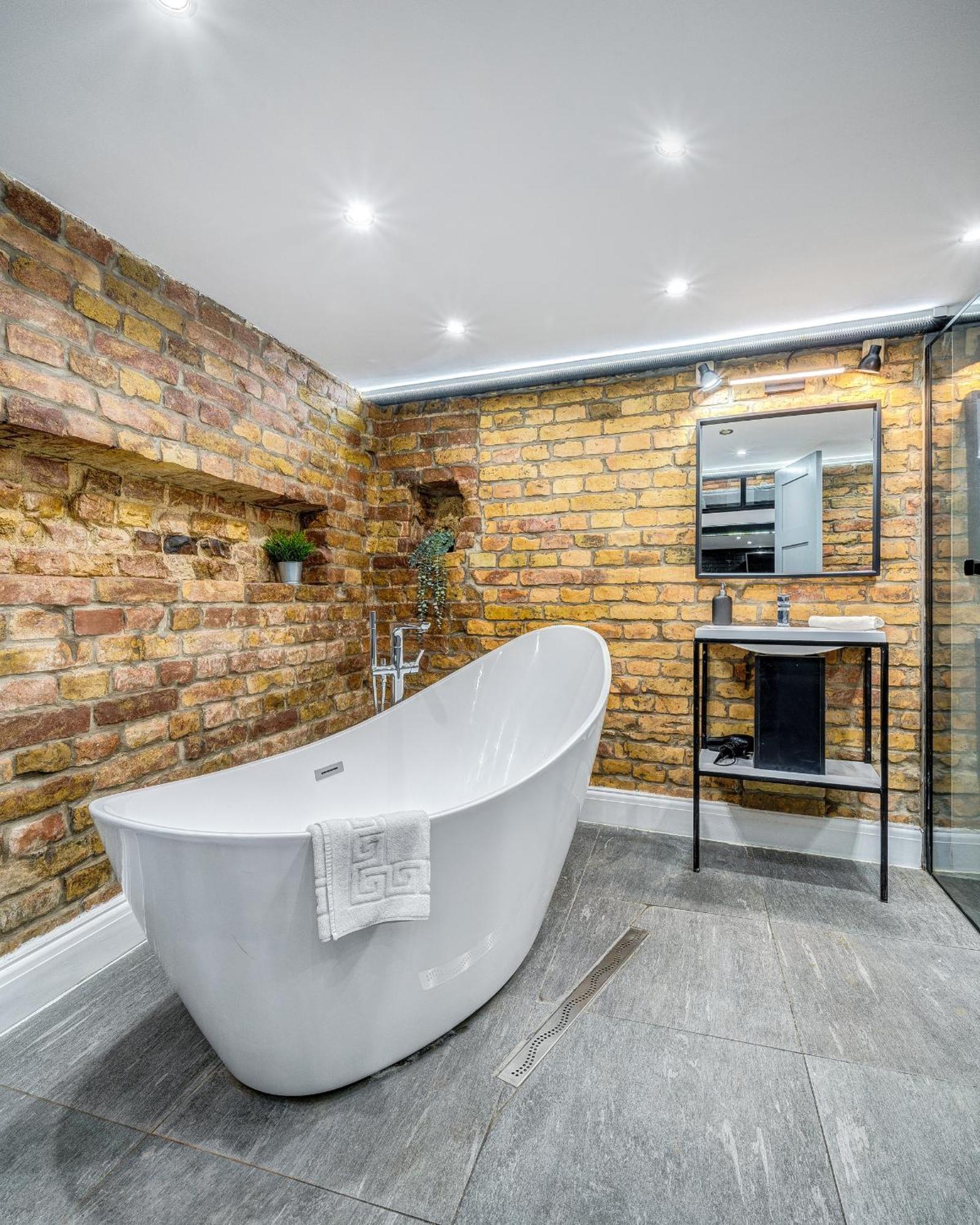 City Center Loft Haven: Modern Elegance Budapest Bagian luar foto