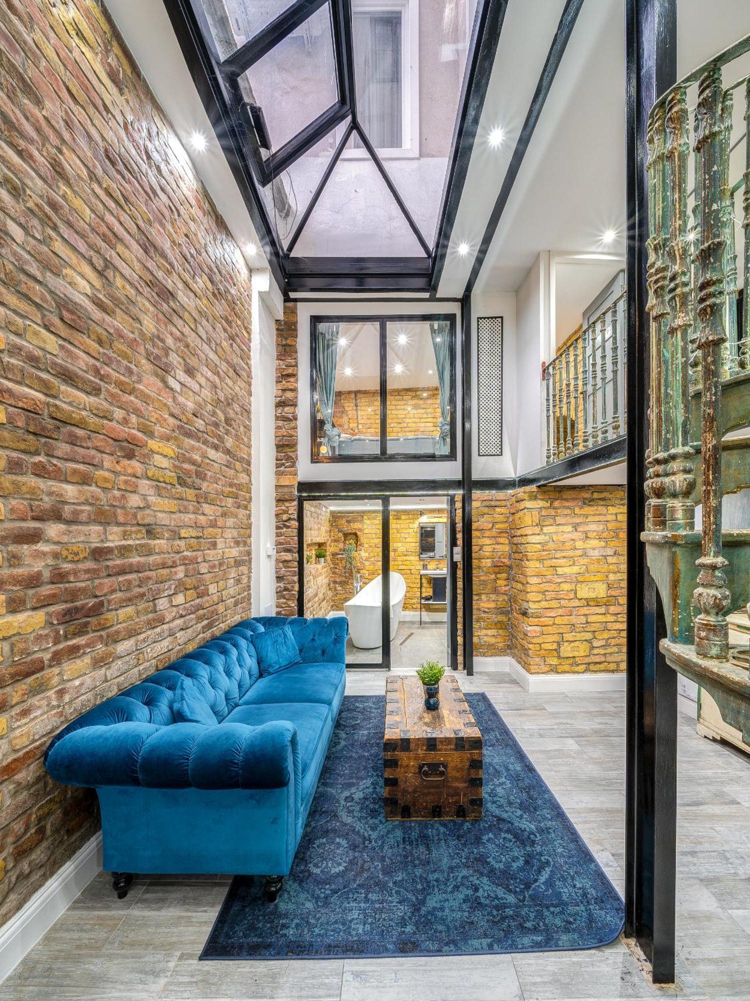 City Center Loft Haven: Modern Elegance Budapest Bagian luar foto